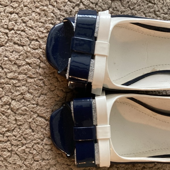 New BCBG Navy and White Peep Toe Heels! - Picture 6 of 6